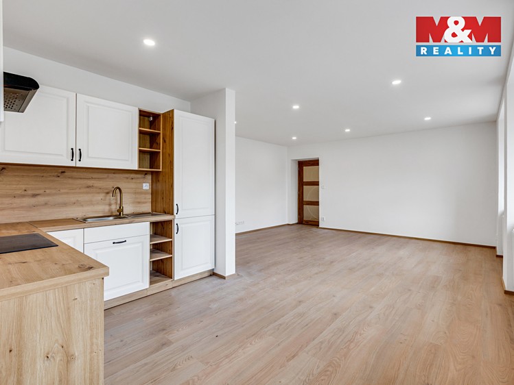 Prodej rodinného domu 162 m², pozemek 549 m² - foto 2