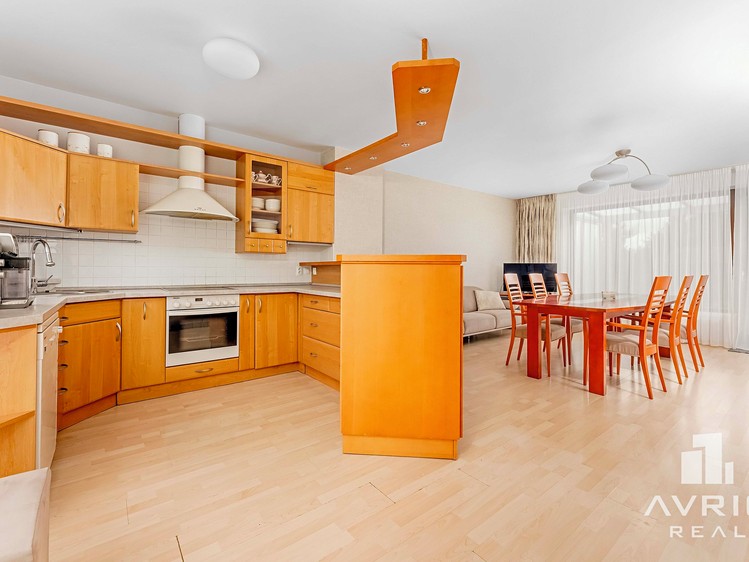 Prodej rodinného domu 255 m², pozemek 671 m² - foto 5