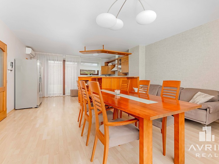 Prodej rodinného domu 255 m², pozemek 671 m² - foto 8