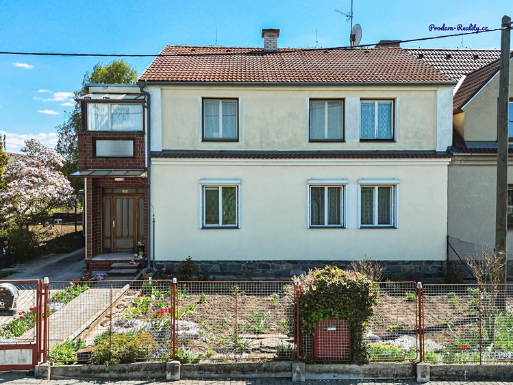 Prodej rodinného domu 250 m², pozemek 1 580 m² - foto 1