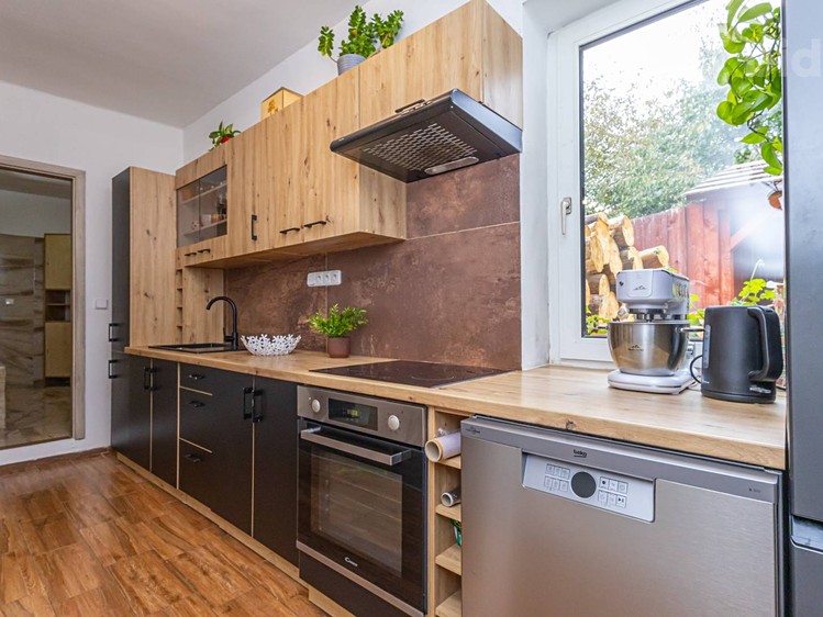 Prodej rodinného domu 102 m², pozemek 99 m² - foto 1