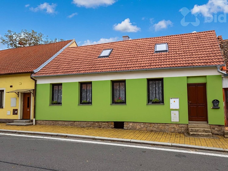 Prodej rodinného domu 102 m², pozemek 99 m² - foto 2