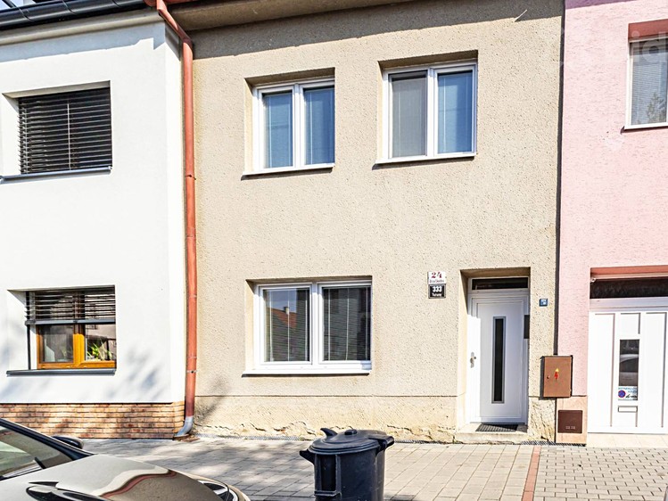 Prodej rodinného domu 150 m², pozemek 233 m² - foto 2