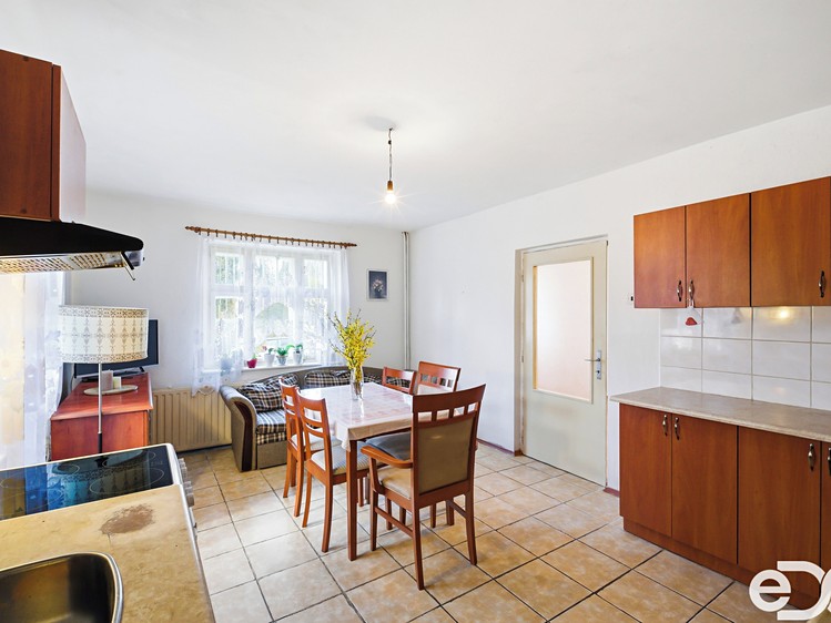 Prodej rodinného domu 300 m², pozemek 1 247 m² - foto 5