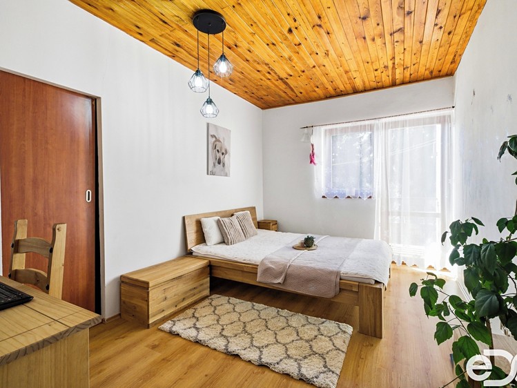 Prodej vícegeneračního domu 300 m², pozemek 1 852 m² - foto 3