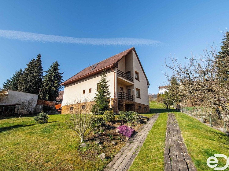 Prodej vícegeneračního domu 300 m², pozemek 1 852 m² - foto 1