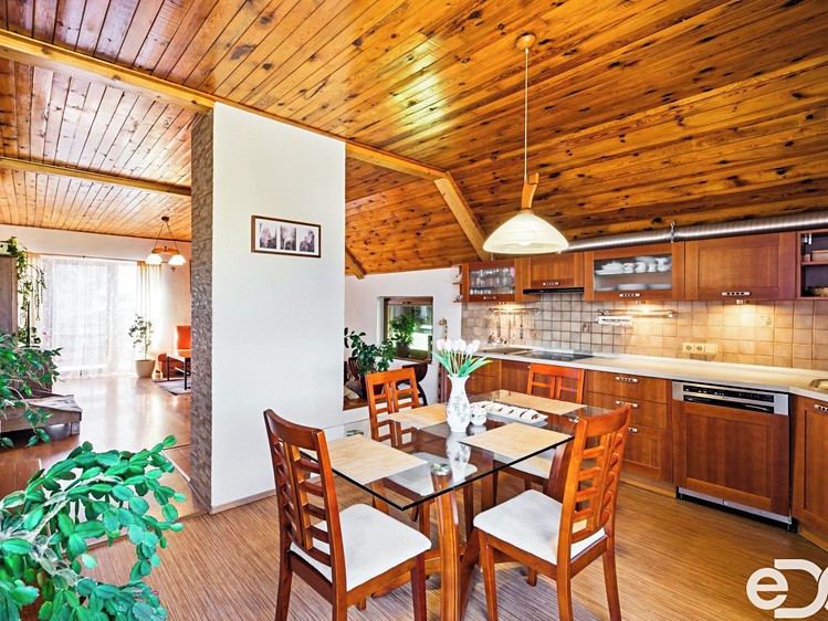 Prodej vícegeneračního domu 300 m², pozemek 1 852 m² - foto 2