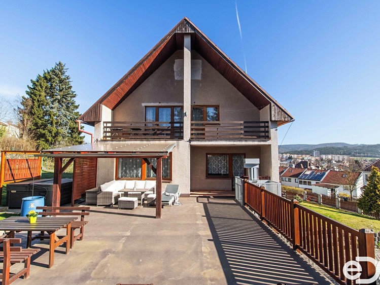 Prodej vícegeneračního domu 300 m², pozemek 1 852 m² - foto 6