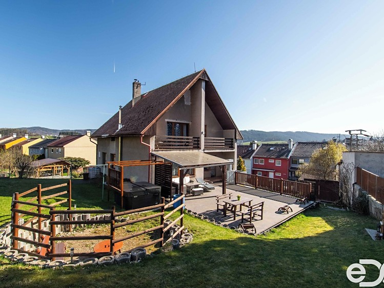 Prodej vícegeneračního domu 300 m², pozemek 1 852 m² - foto 5