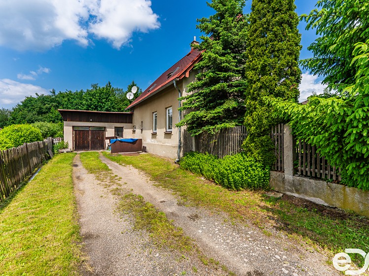 Prodej rodinného domu 200 m², pozemek 941 m² - foto 3