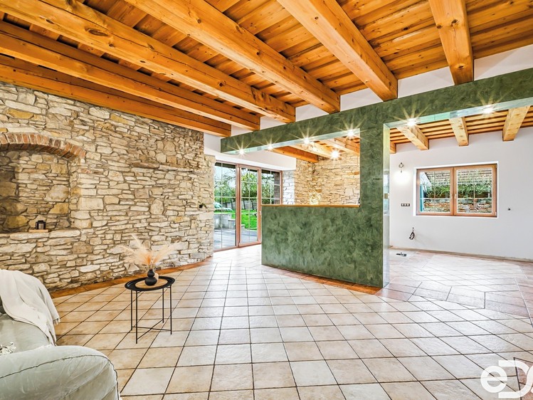 Prodej rodinného domu 400 m², pozemek 2 464 m² - foto 7