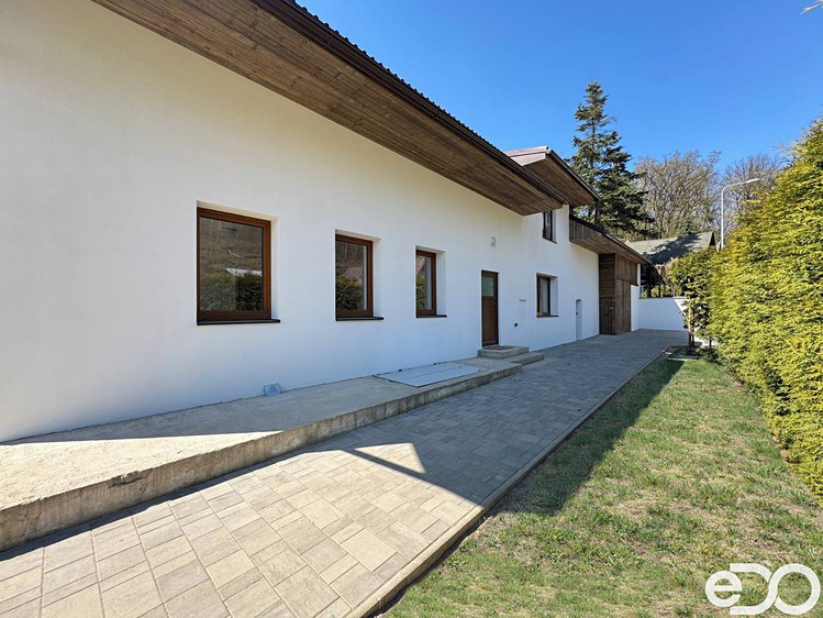 Prodej vícegeneračního domu 232 m², pozemek 789 m² - foto 2