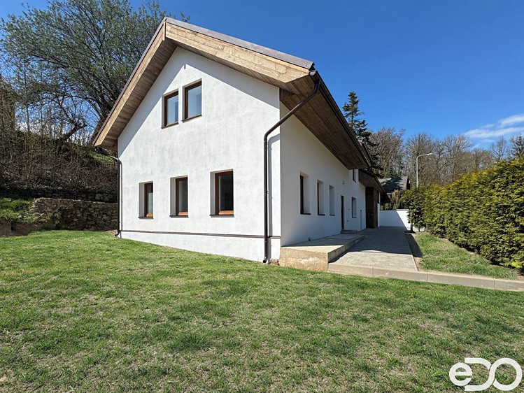 Prodej vícegeneračního domu 232 m², pozemek 789 m² - foto 1
