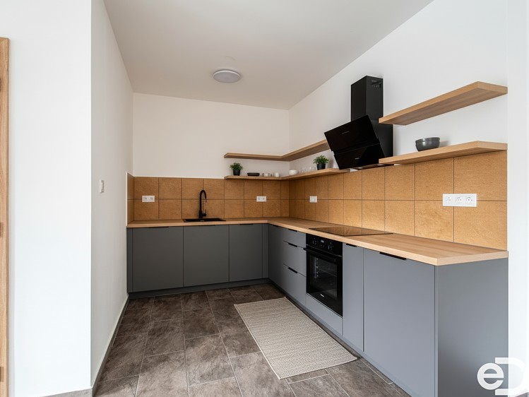 Prodej vícegeneračního domu 232 m², pozemek 789 m² - foto 7
