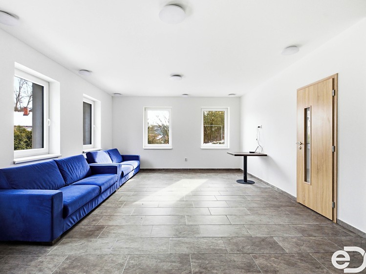 Prodej vícegeneračního domu 232 m², pozemek 789 m² - foto 5
