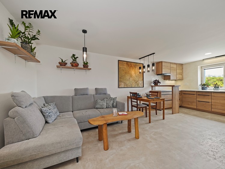 Prodej rodinného domu 122 m², pozemek 428 m² - foto 1