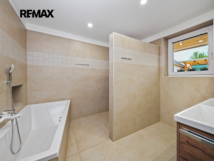 Prodej rodinného domu 122 m², pozemek 428 m² - foto 2