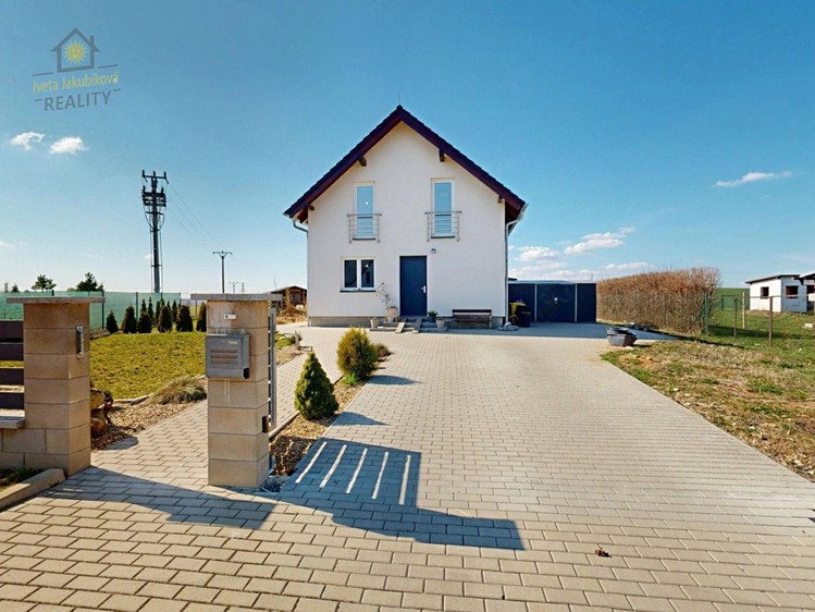 Prodej rodinného domu 117 m², pozemek 1 063 m² - foto 2
