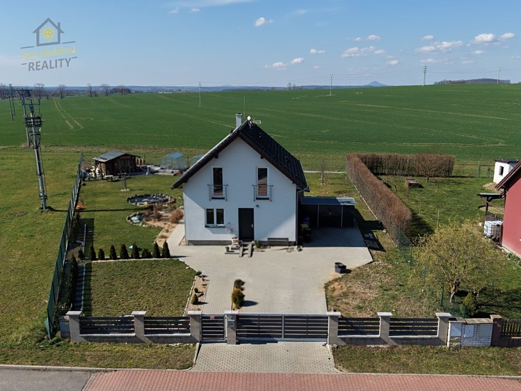 Prodej rodinného domu 117 m², pozemek 1 063 m² - foto 1