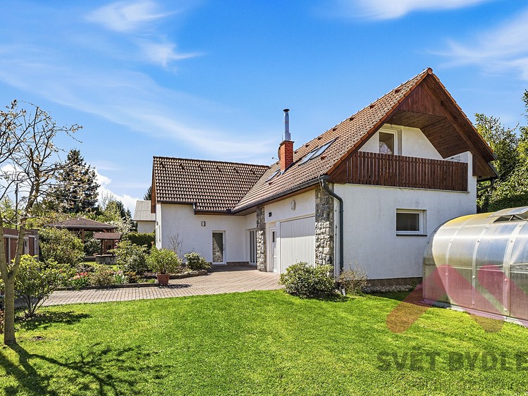 Prodej rodinného domu 189 m², pozemek 643 m² - foto 2