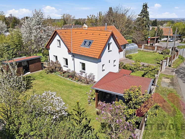 Prodej rodinného domu 189 m², pozemek 643 m² - foto 6
