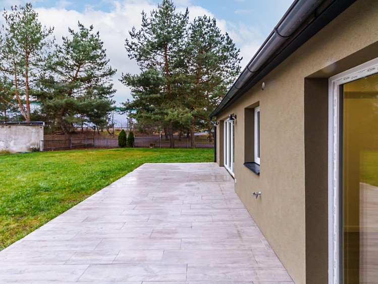 Prodej rodinného domu 220 m², pozemek 720 m² - foto 3