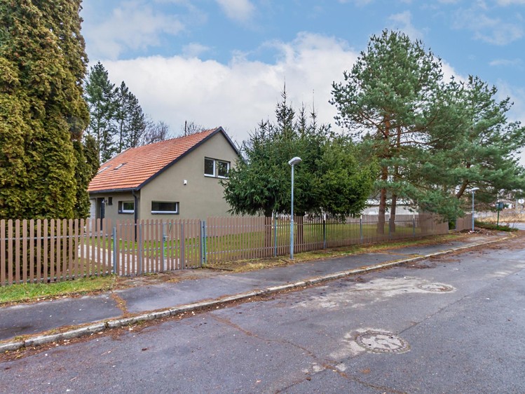 Prodej rodinného domu 220 m², pozemek 720 m² - foto 2