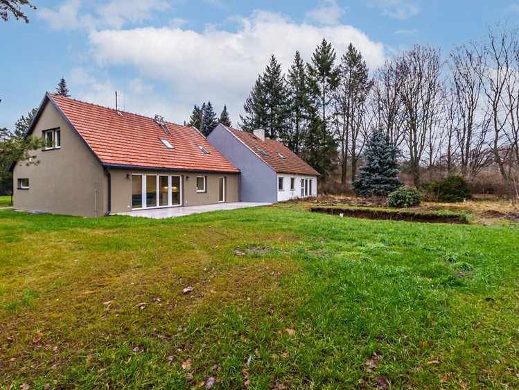 Prodej rodinného domu 220 m², pozemek 720 m² - foto 1