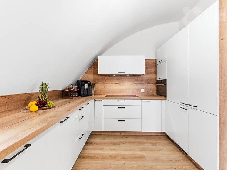 Prodej rodinného domu 281 m², pozemek 1 097 m² - foto 7