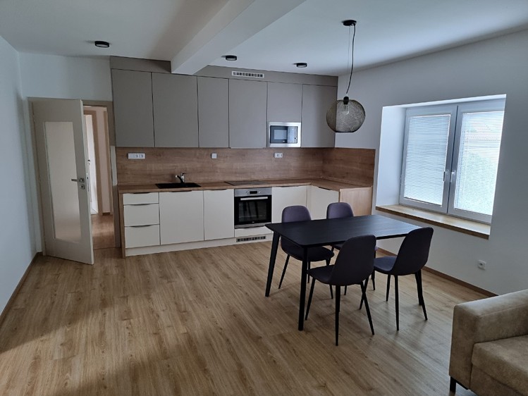 Pronájem vily 65 m², pozemek 200 m² - foto 1