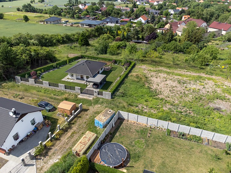 Prodej stavebního pozemku 785 m² - foto 1