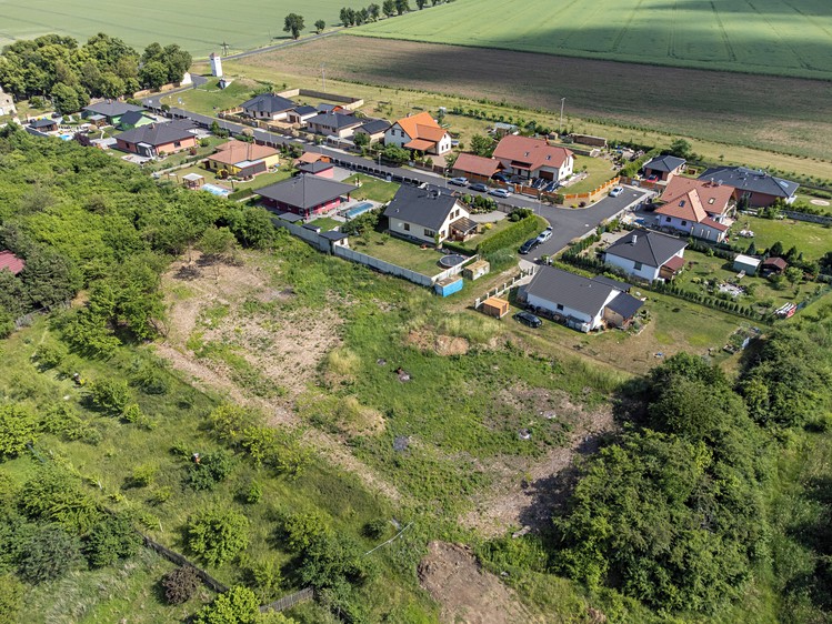 Prodej stavebního pozemku 785 m² - foto 5