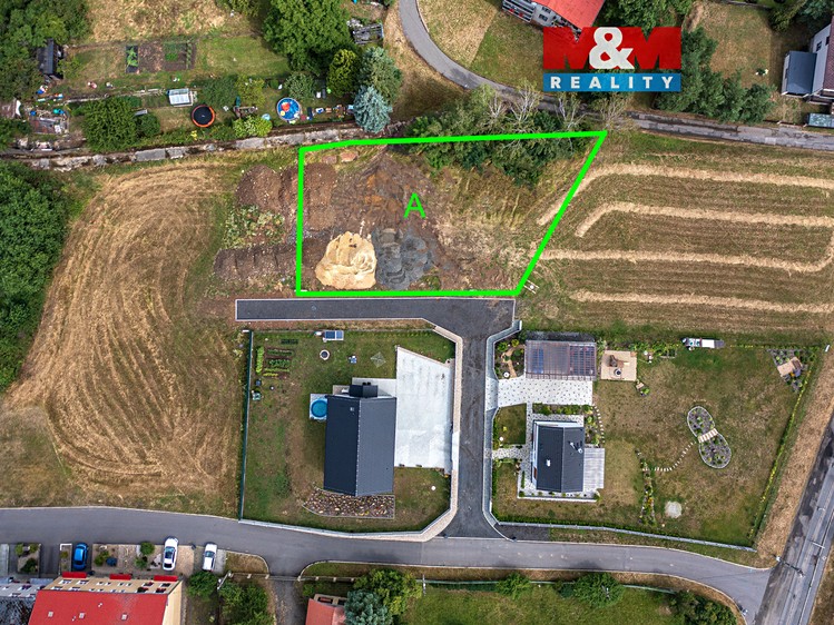 Prodej stavebního pozemku 1 027 m² - foto 1