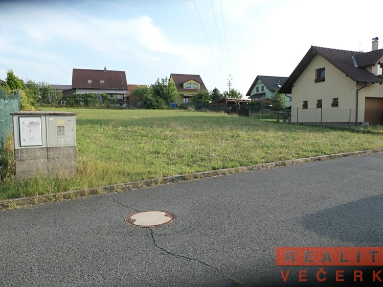 Prodej stavebního pozemku 898 m² - foto 2