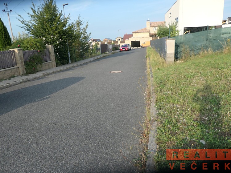 Prodej stavebního pozemku 898 m² - foto 3