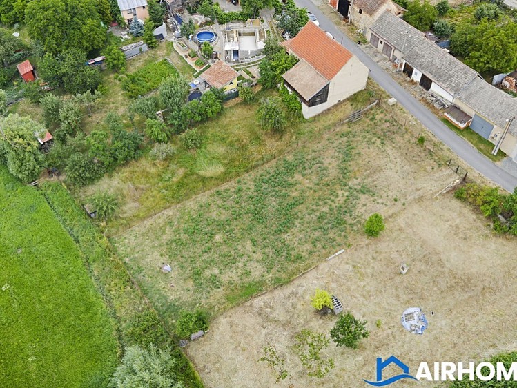 Prodej stavebního pozemku 961 m² - foto 1