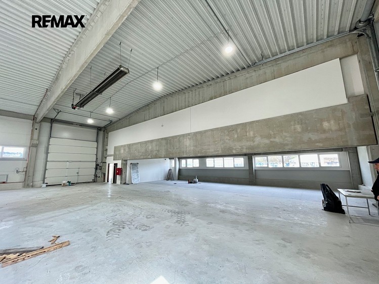 Pronájem výrobní haly, prostoru 1 400 m² - foto 4