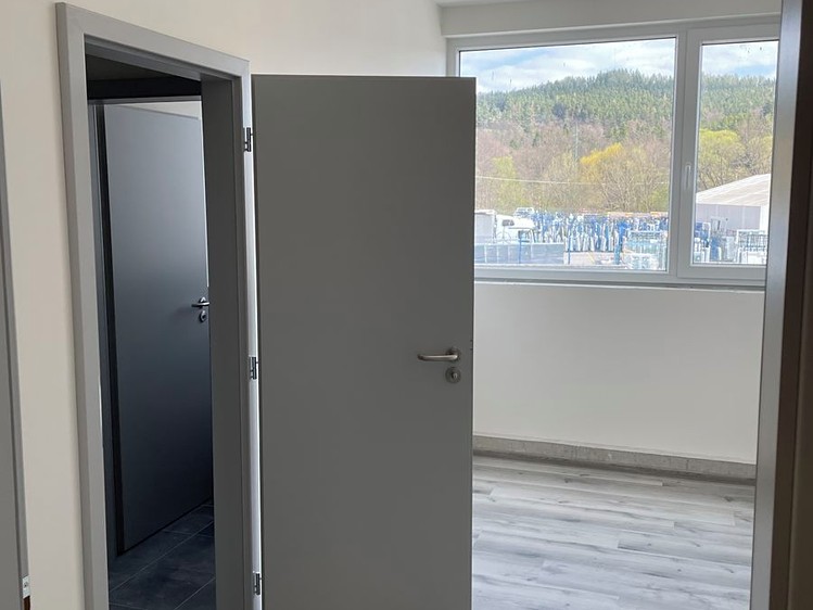 Pronájem výrobní haly, prostoru 1 400 m² - foto 7