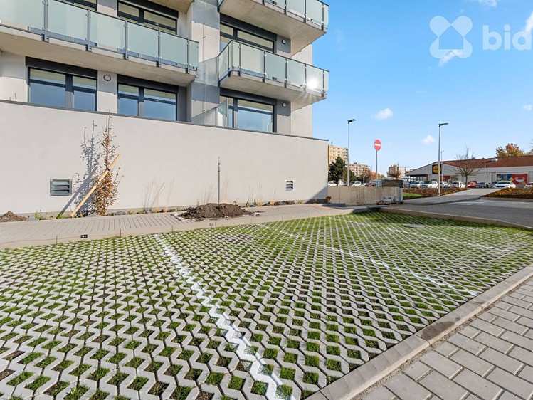 Pronájem garážového stání 18 m² - foto 3