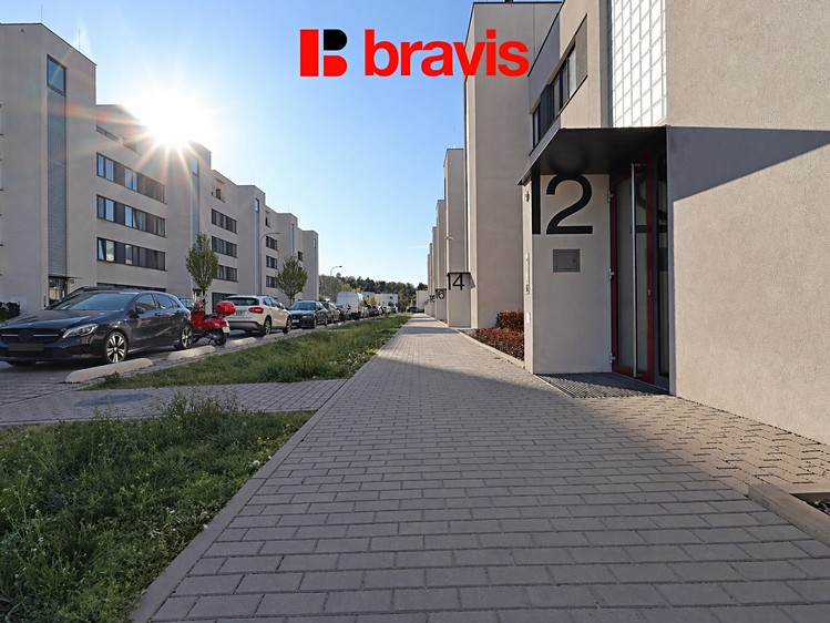 Pronájem garážového stání 12 m² - foto 3