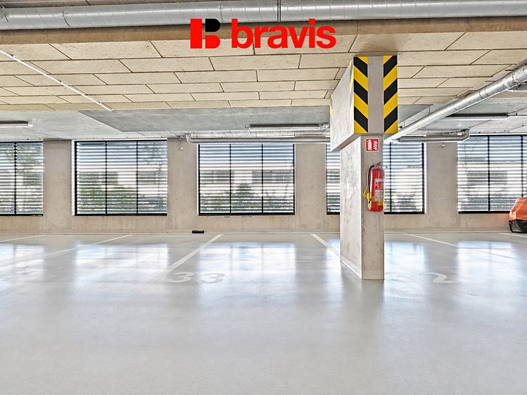 Pronájem garážového stání 12 m² - foto 1