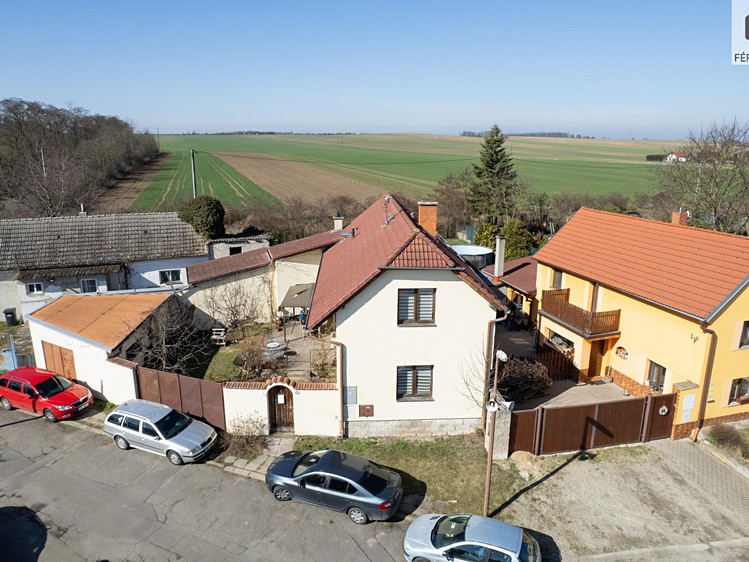 Prodej rodinného domu 165 m², pozemek 240 m² - foto 1