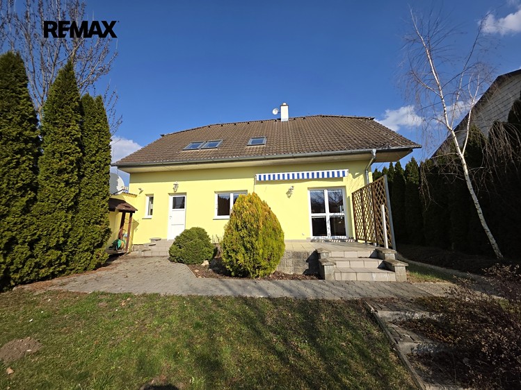 Prodej rodinného domu 169 m², pozemek 974 m² - foto 1