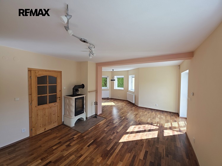 Prodej rodinného domu 169 m², pozemek 974 m² - foto 3