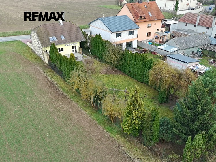 Prodej rodinného domu 169 m², pozemek 974 m² - foto 2