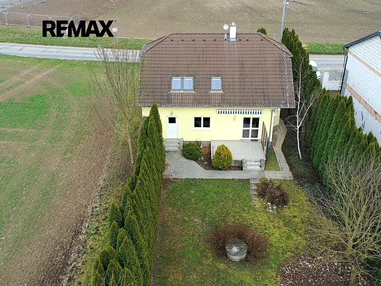 Prodej rodinného domu 169 m², pozemek 974 m² - foto 8