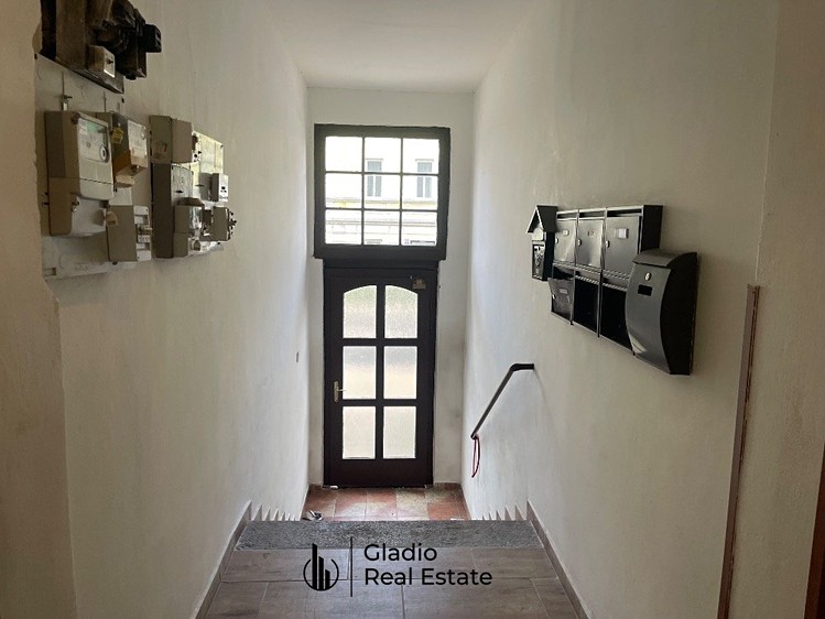 Prodej rodinného domu 450 m², pozemek 296 m² - foto 2
