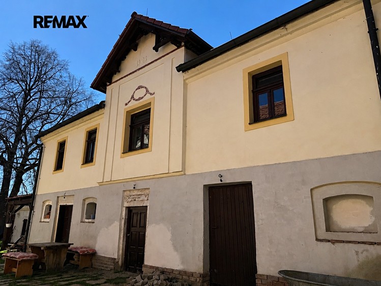 Prodej rodinného domu 725 m², pozemek 7 165 m² - foto 2