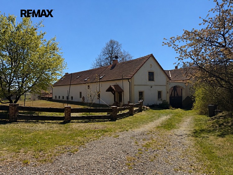 Prodej rodinného domu 725 m², pozemek 7 165 m² - foto 1