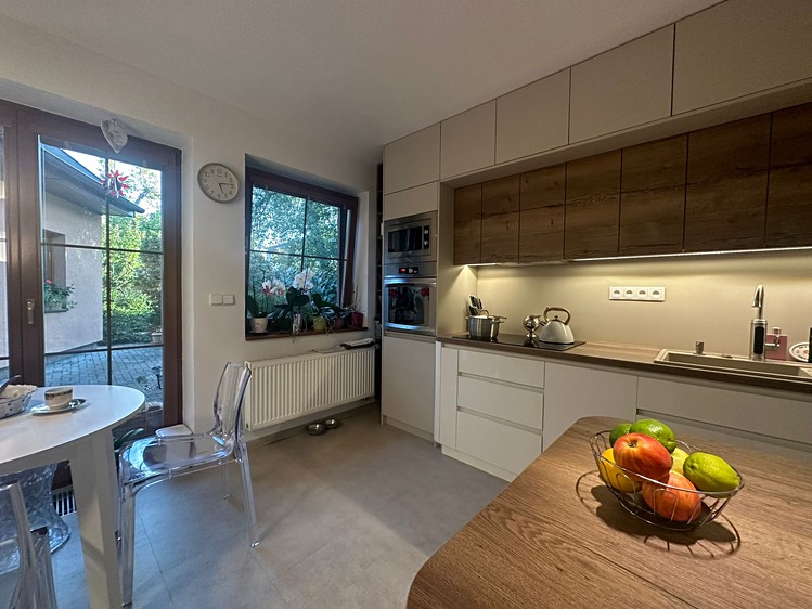 Prodej rodinného domu 136 m², pozemek 321 m² - foto 1